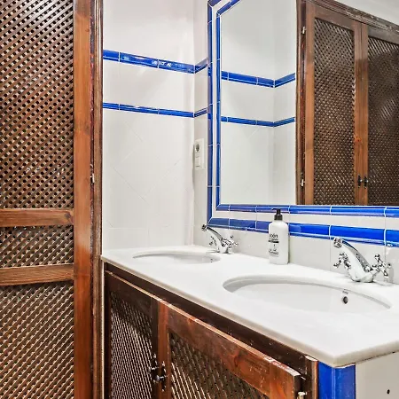 Budget In With Balcony Close To Ski Area *