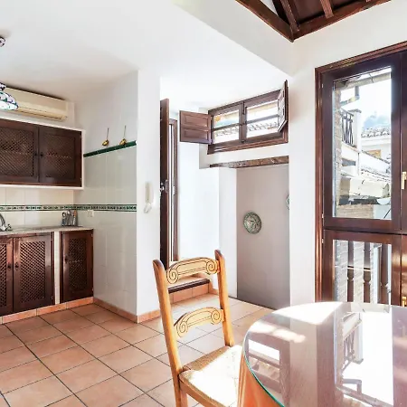 Budget In With Balcony Close To Ski Area